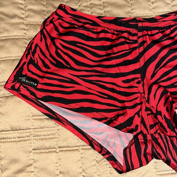 Derby Skinz - Picture 2 of 4